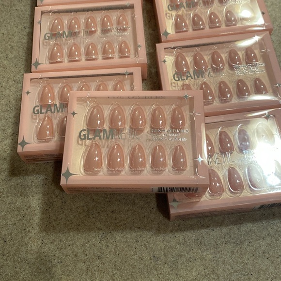 Glamnetic Press on nails - Picture 2 of 3